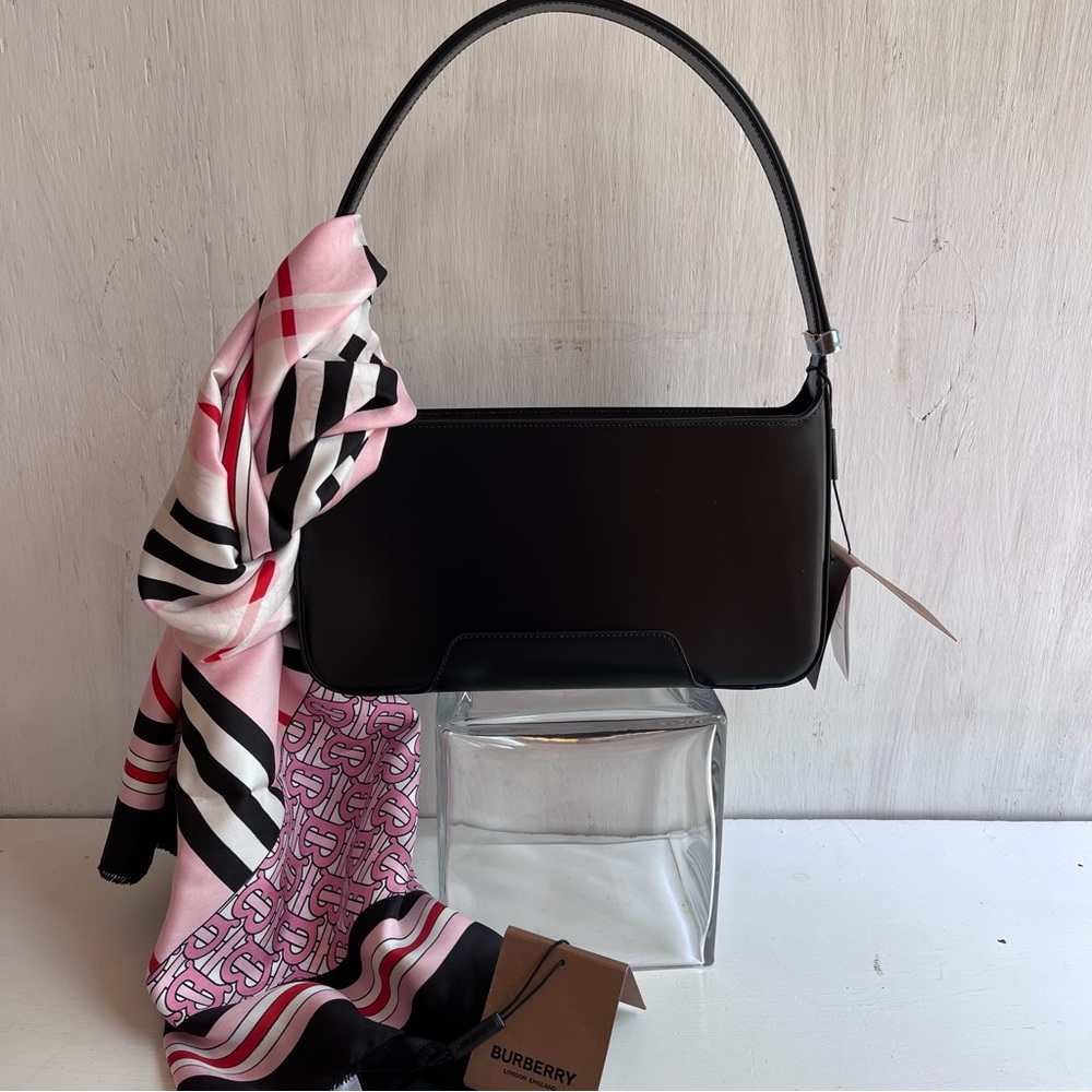 🔴SOLD🔴 BURBERRY Show it Off Bundle - Picture 9 of 16